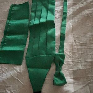 Unbranded Green cumberbund, Bow Tie, and Pocket Square